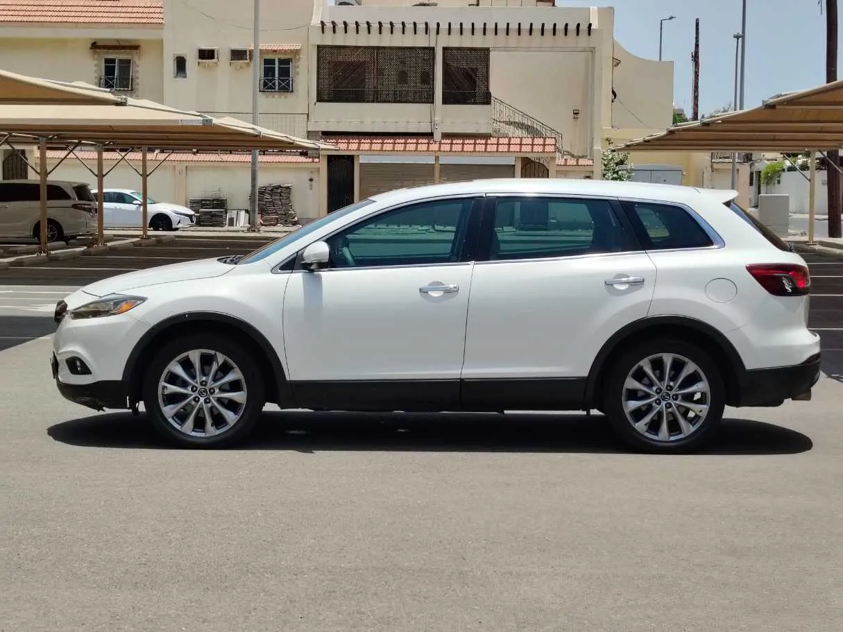 Car image 8