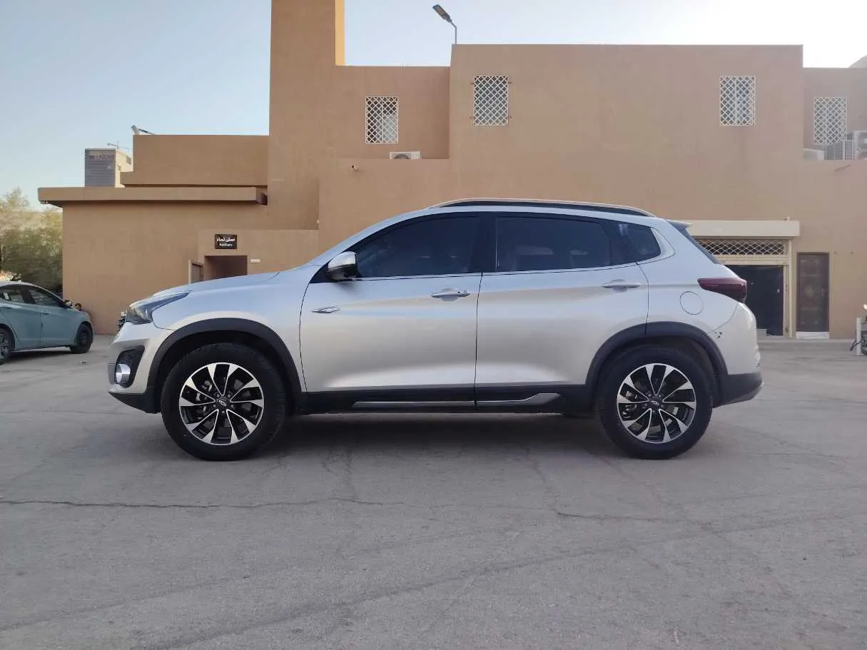Car image 9