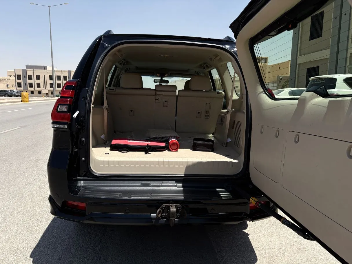 Car image 24
