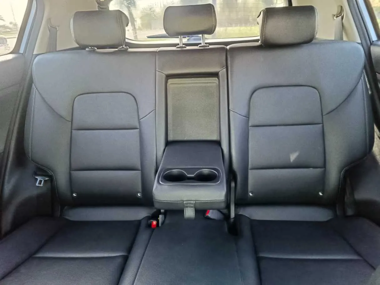 Car image 19