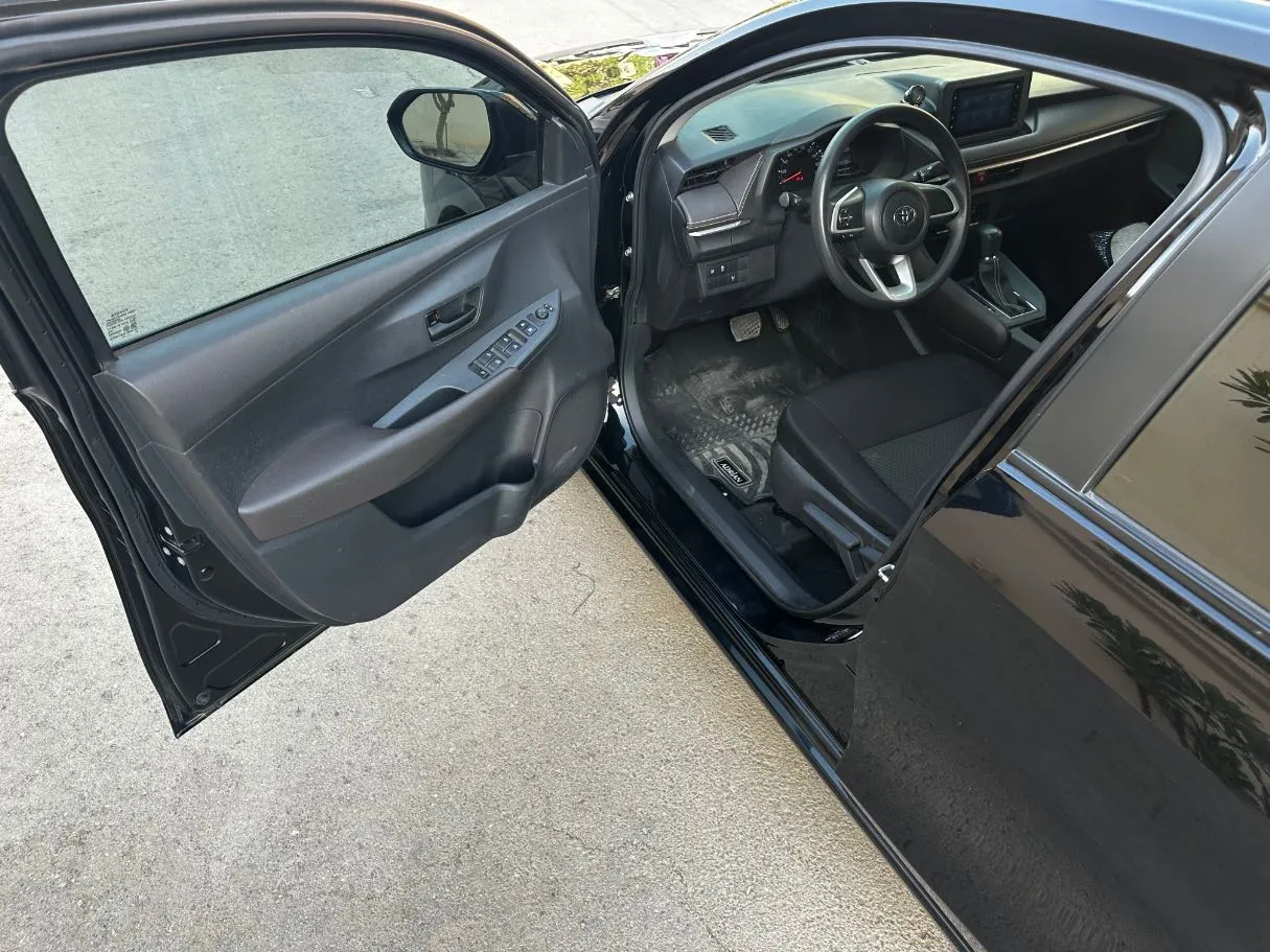 Car image 10