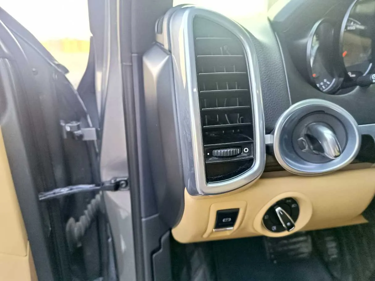 Car image 37