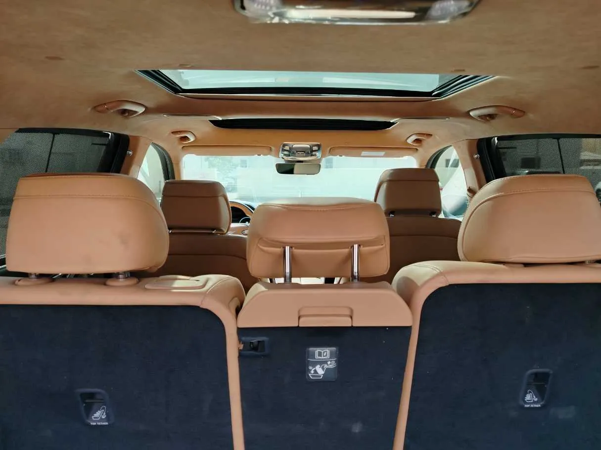 Car image 34