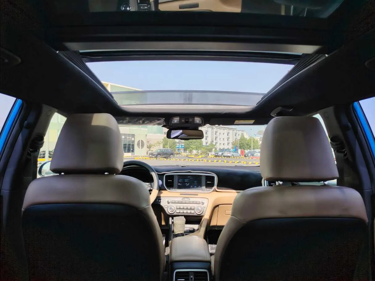 Car image 17