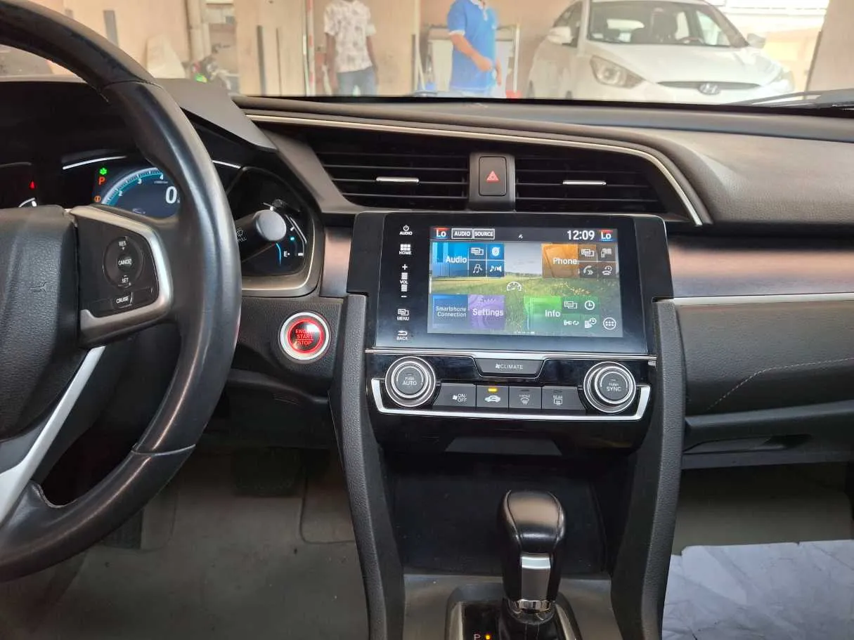 Car image 16