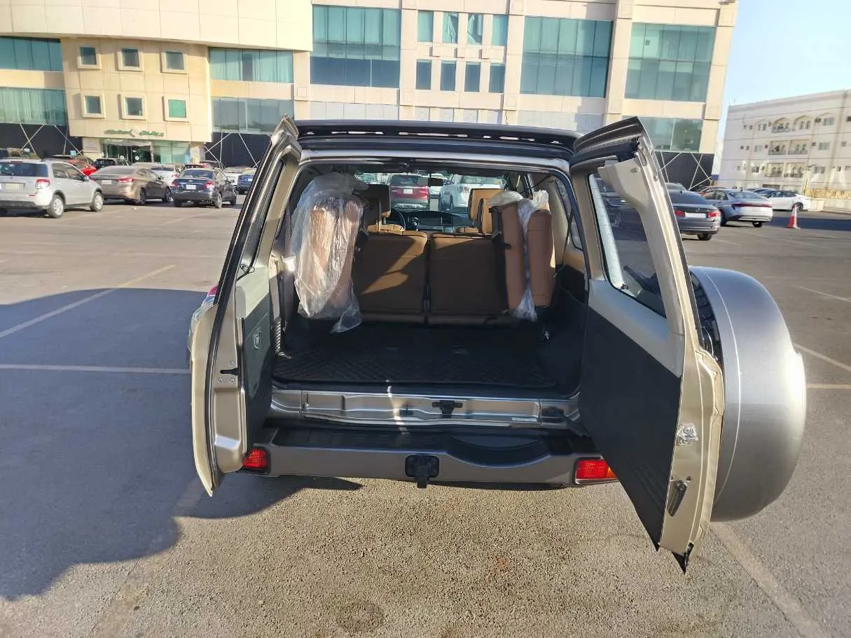 Car image 30
