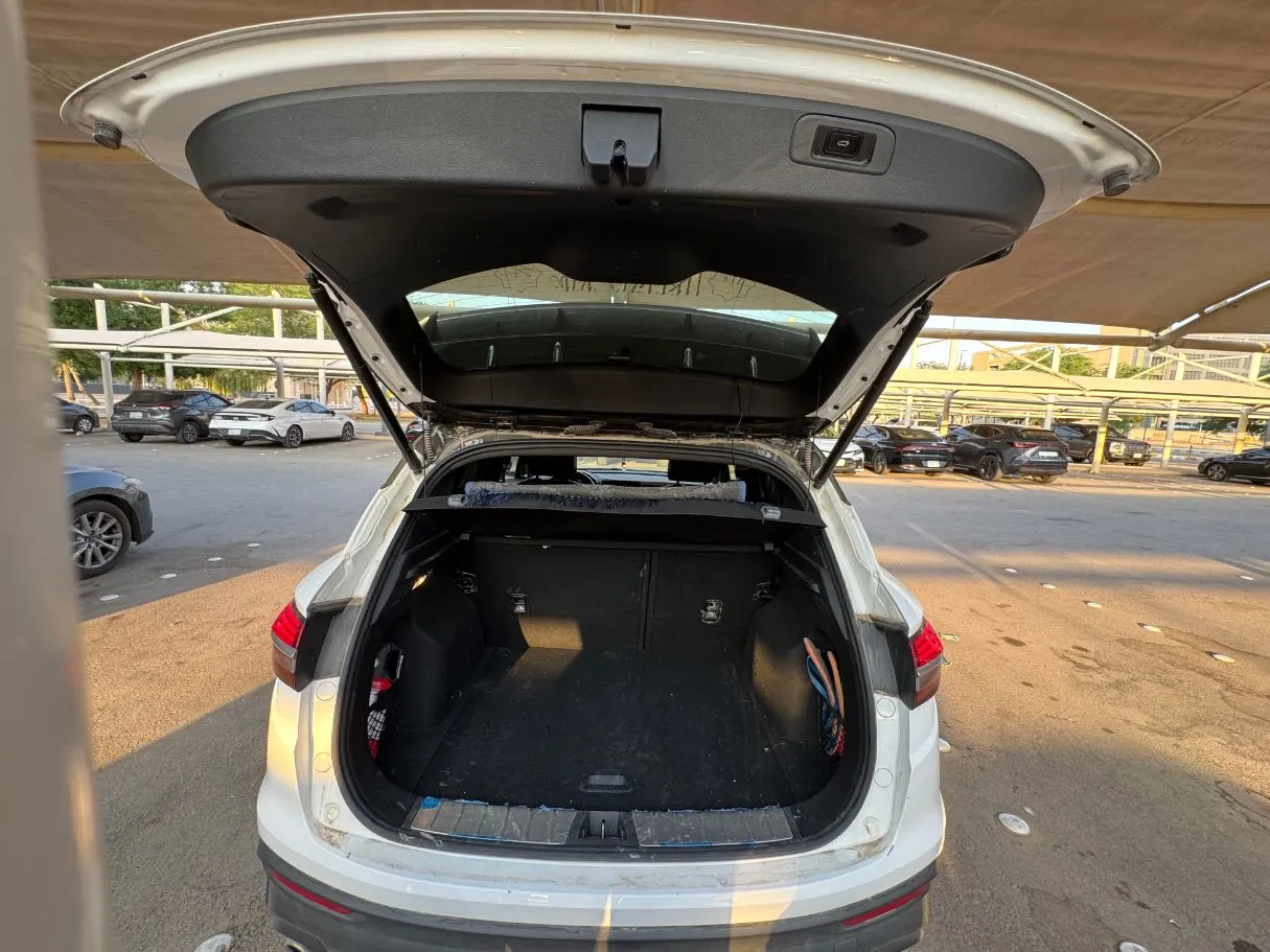 Car image 23