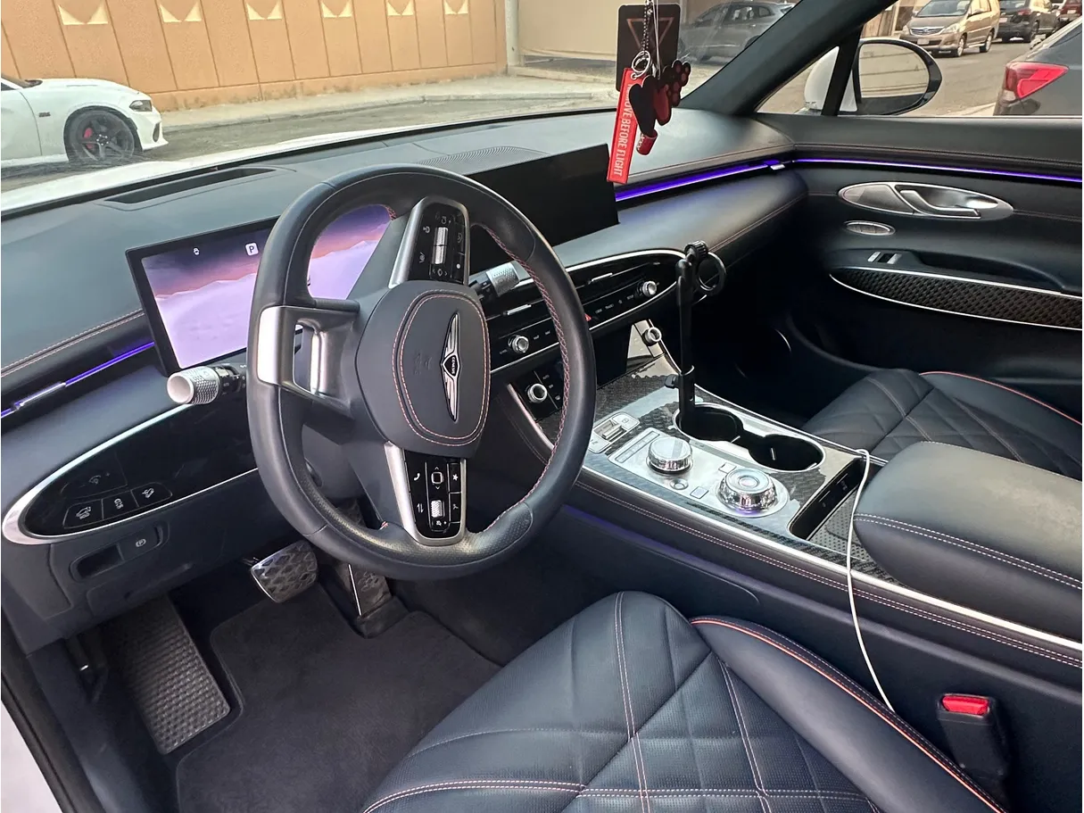 Car image 6