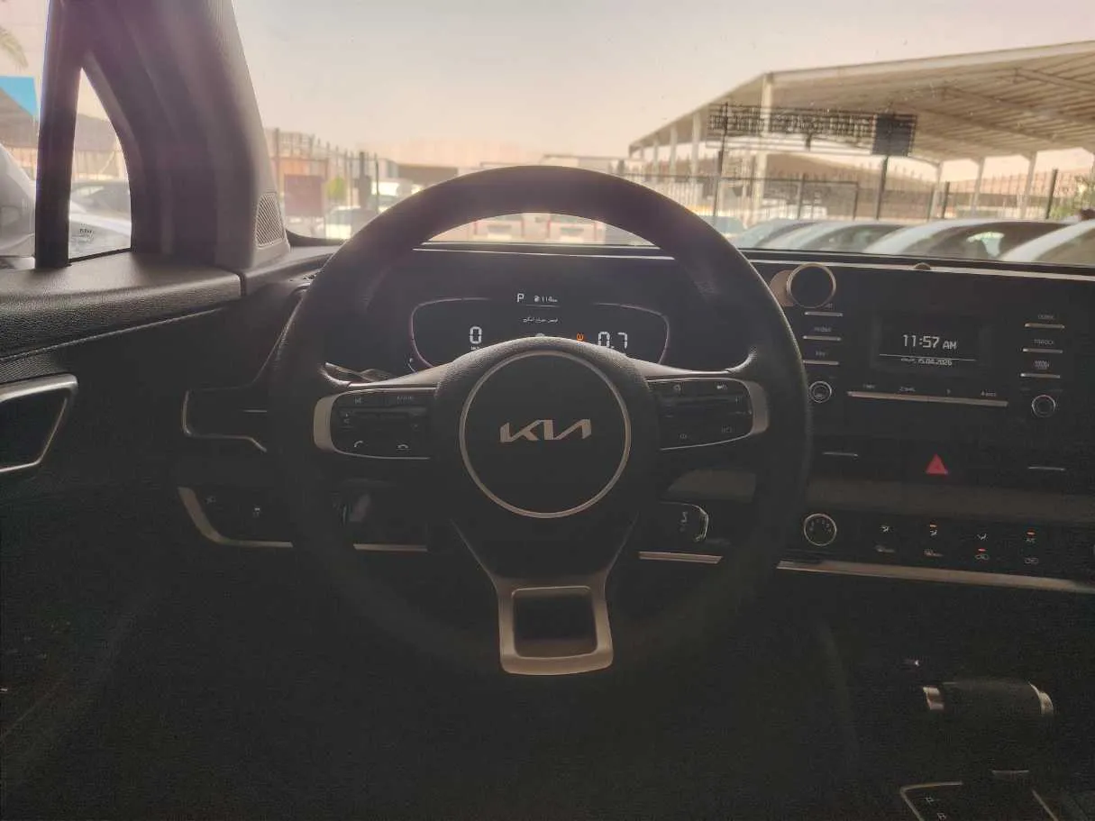 Car image 24