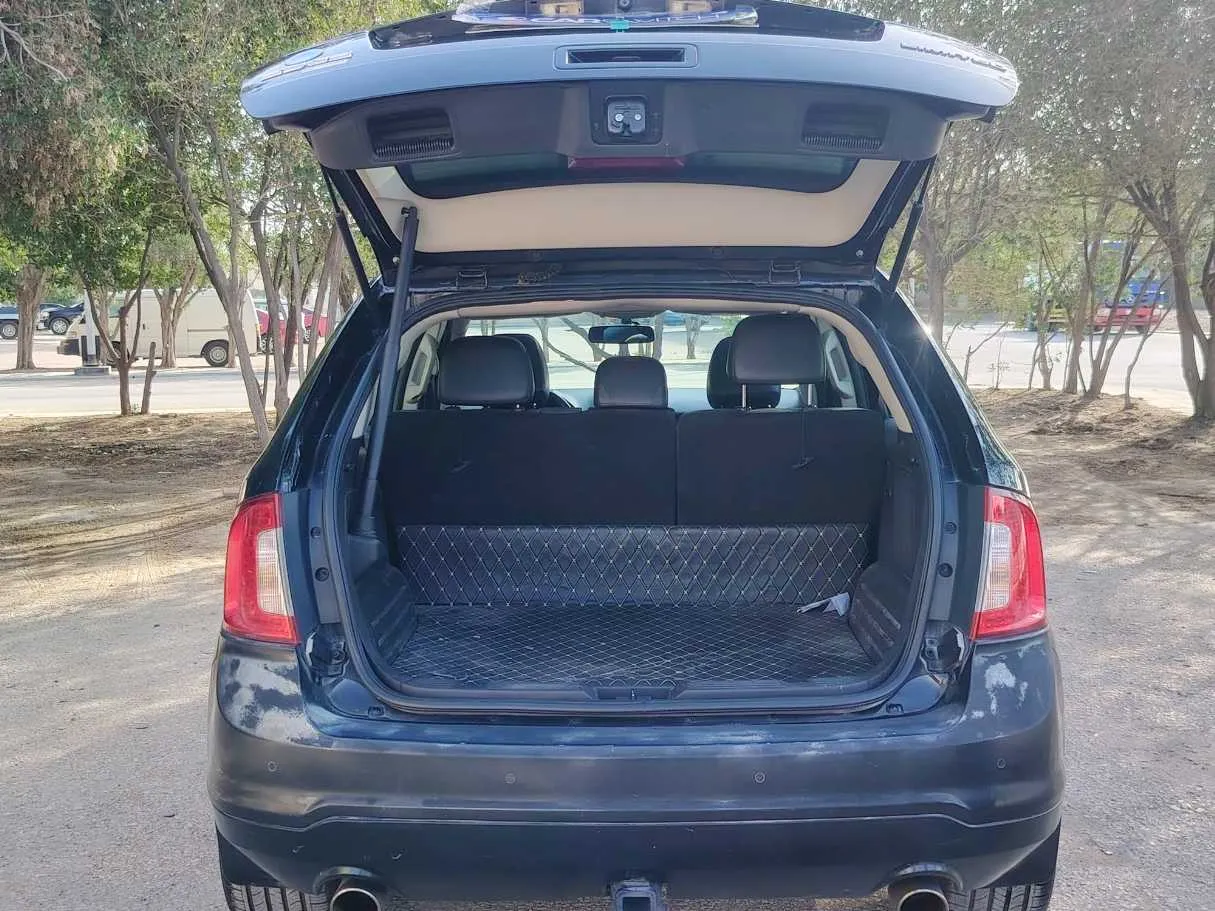 Car image 24