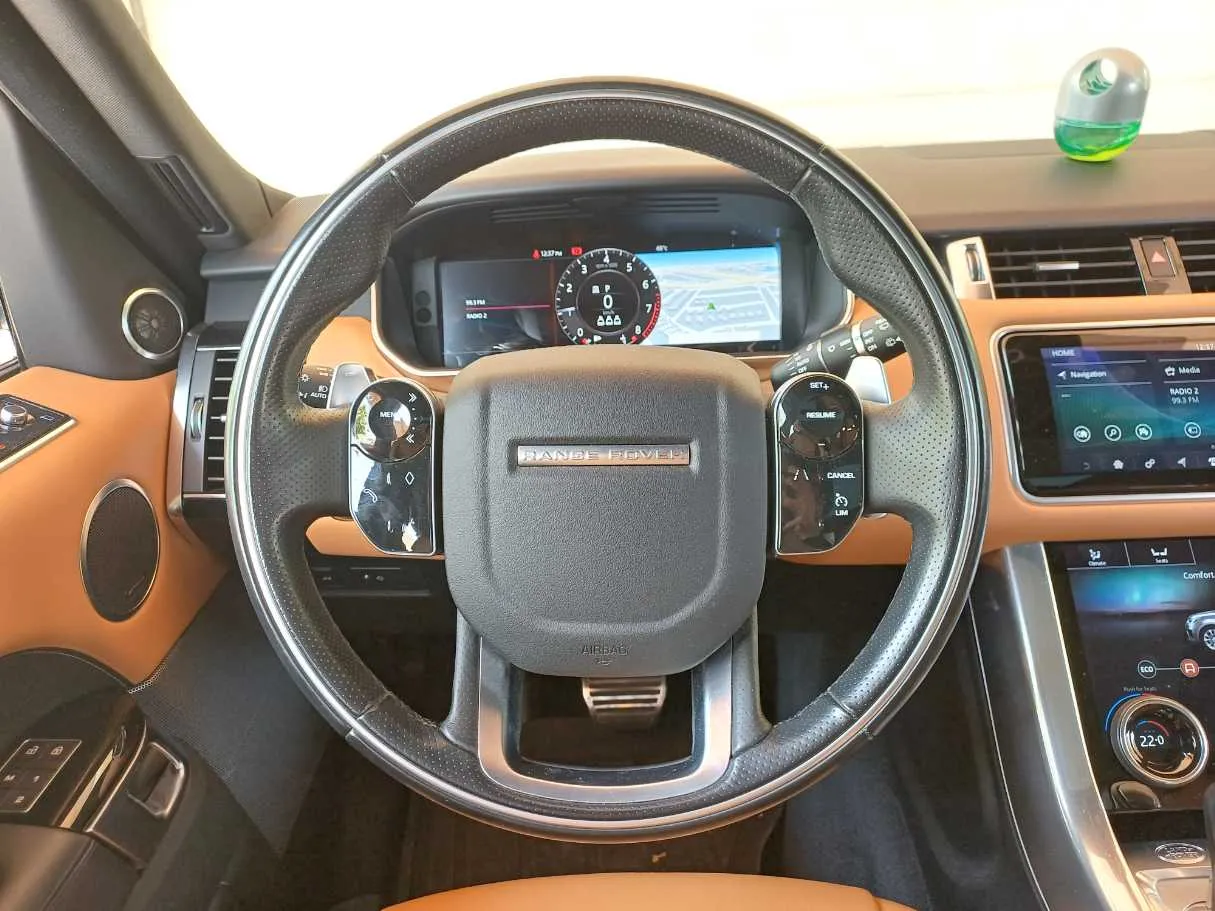 Car image 17
