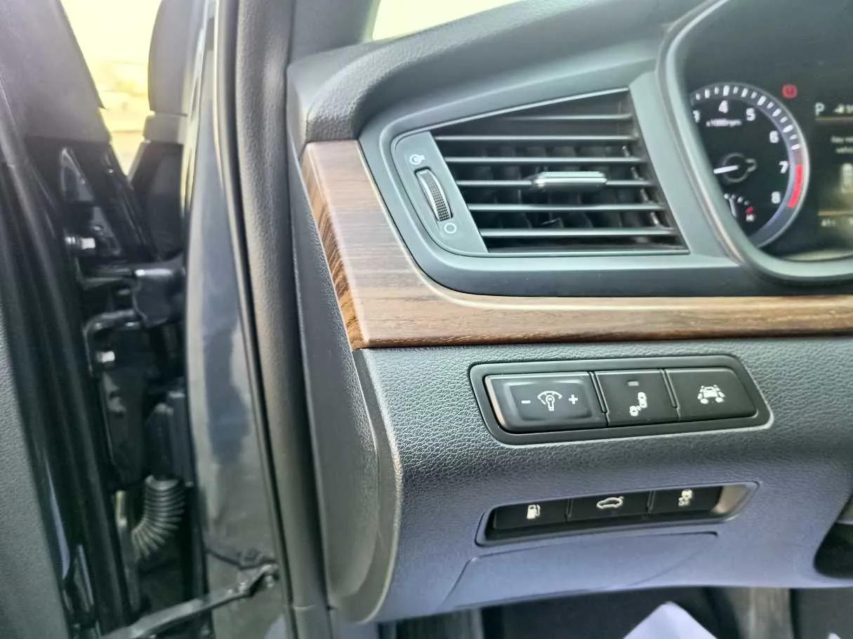 Car image 35