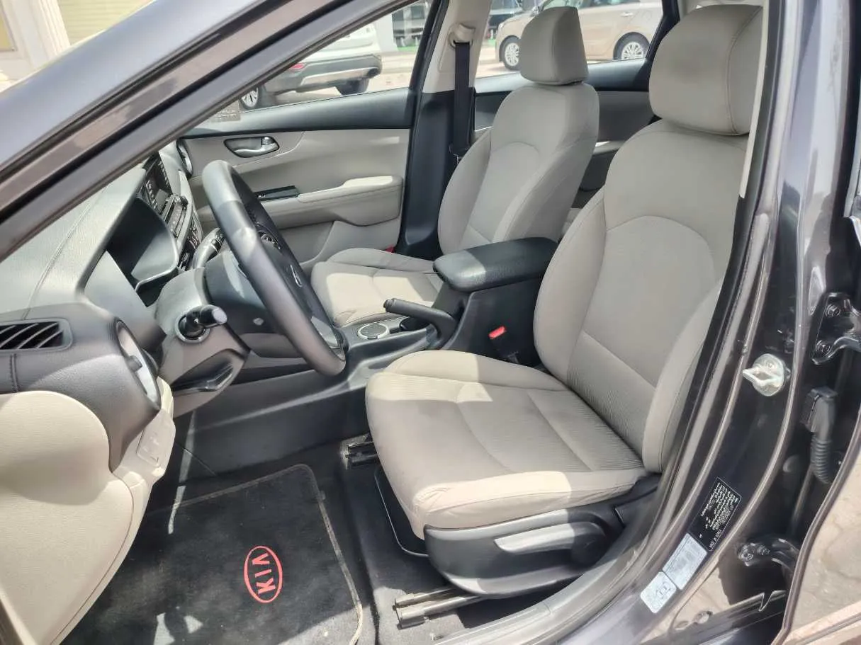 Car image 13