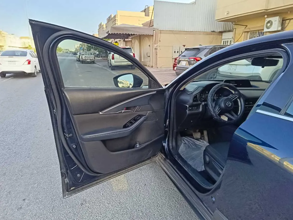 Car image 11