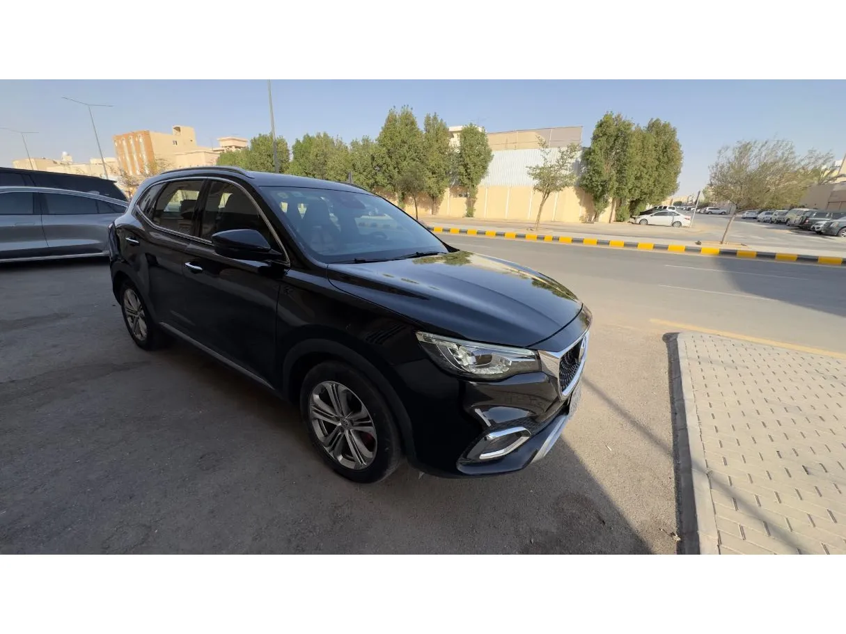 Car image 3