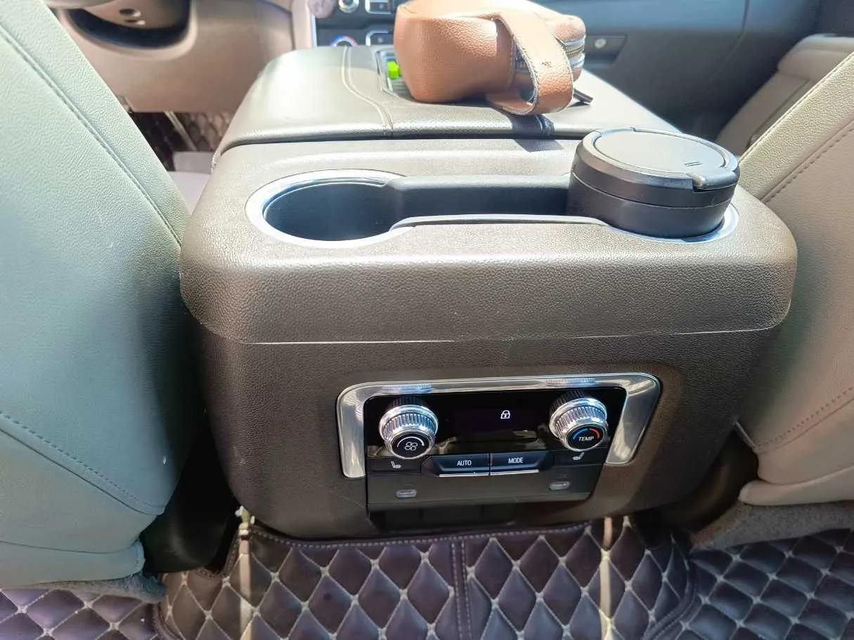 Car image 29
