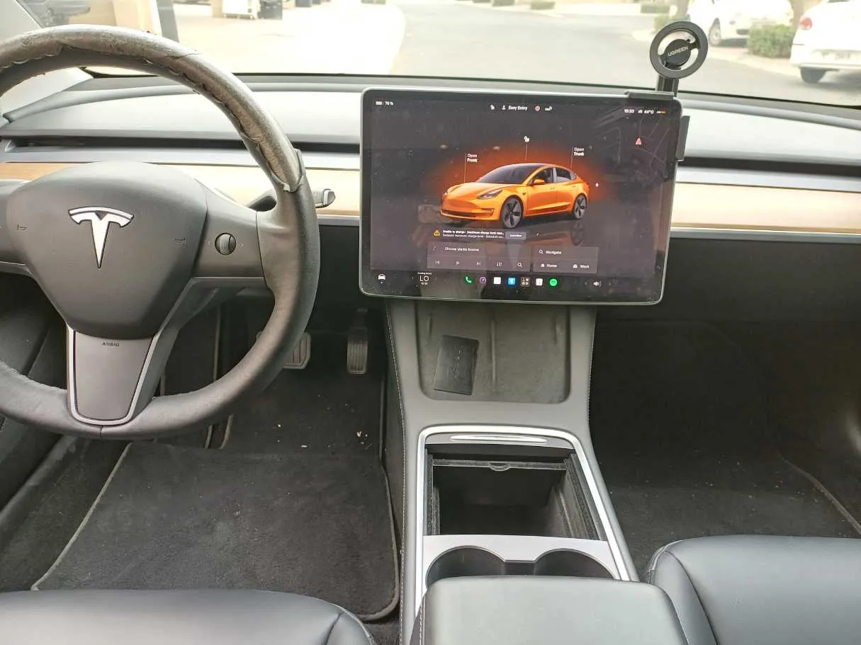 Car image 18
