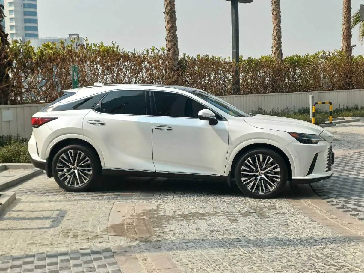 Car image 8