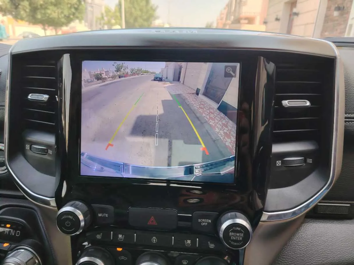 Car image 26