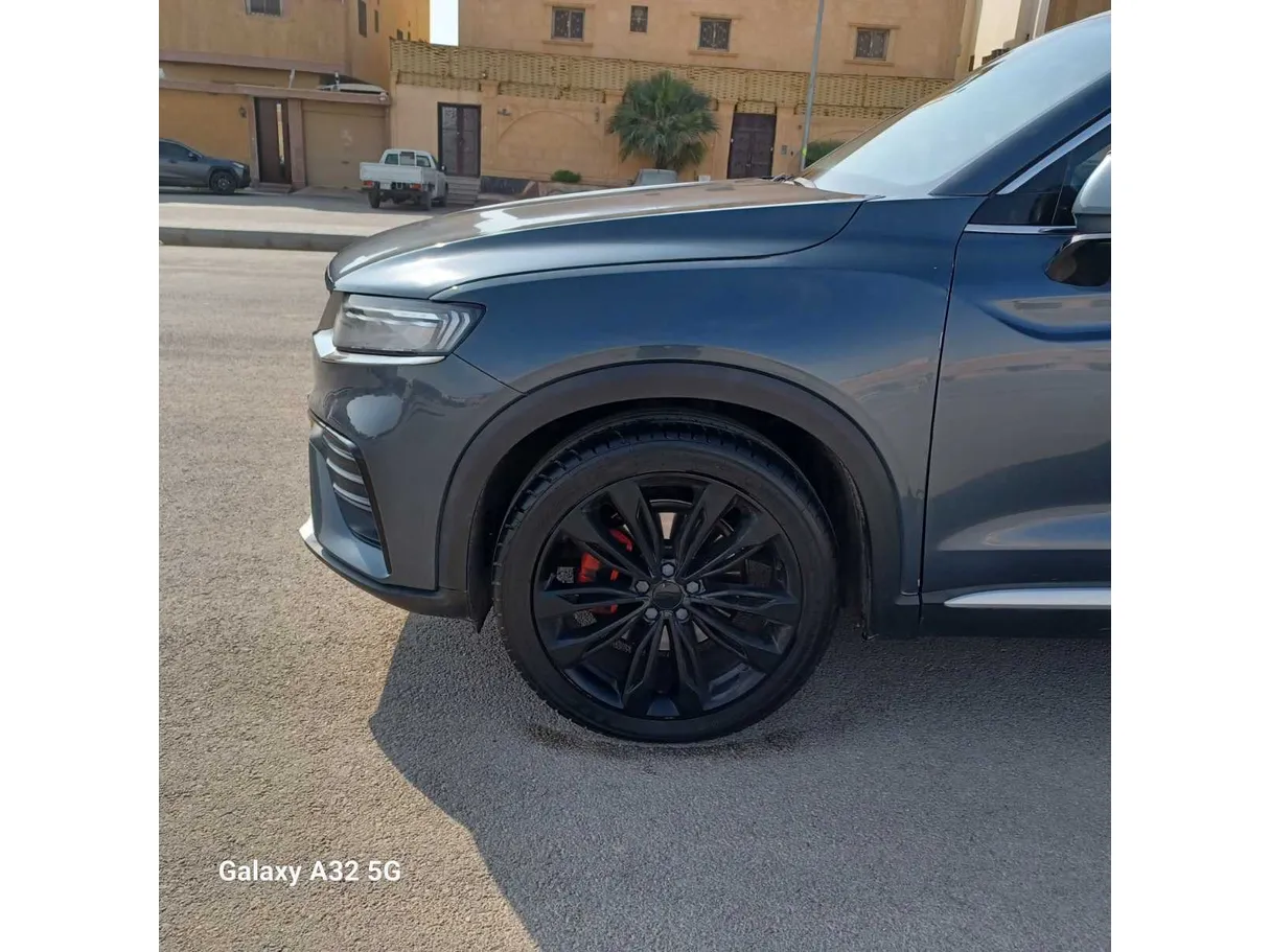 Car image 9