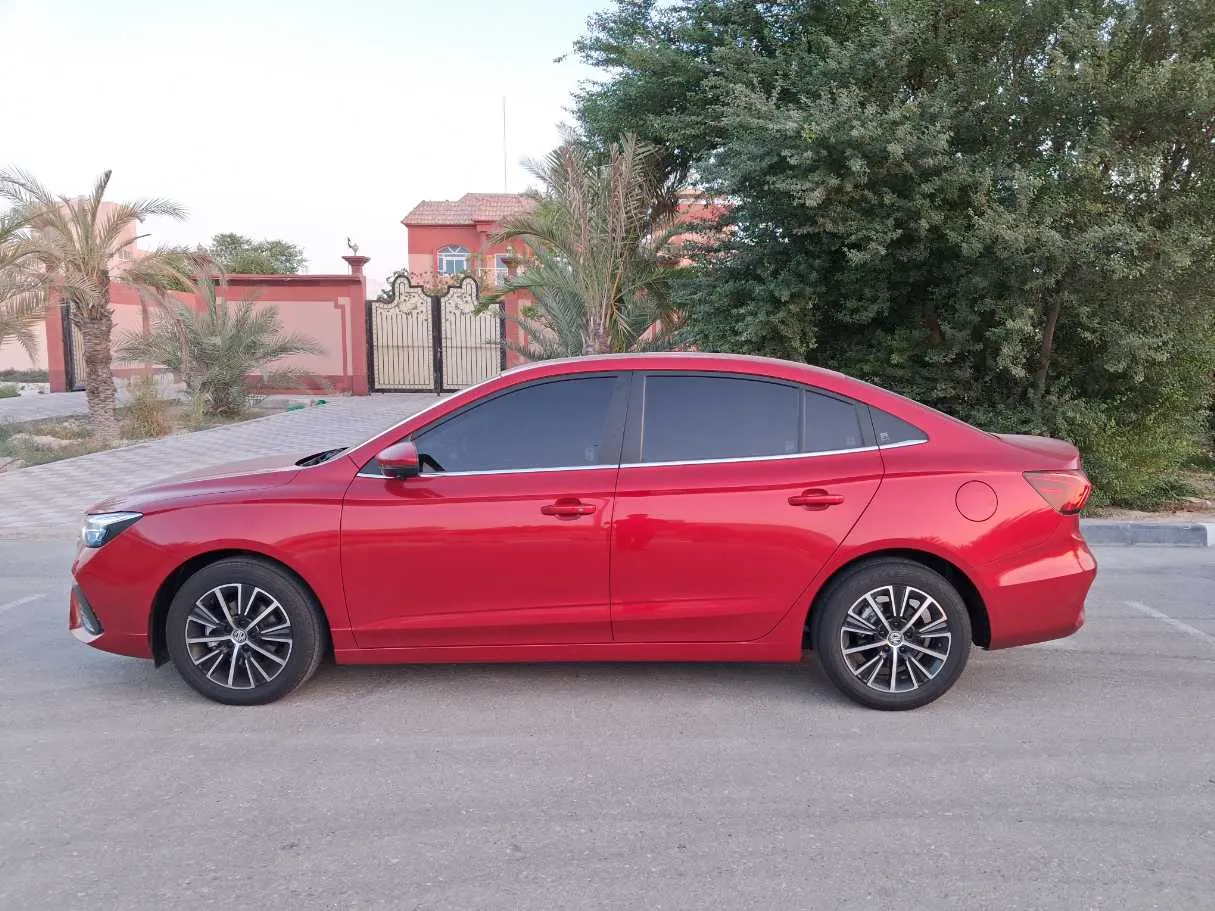 Car image 8