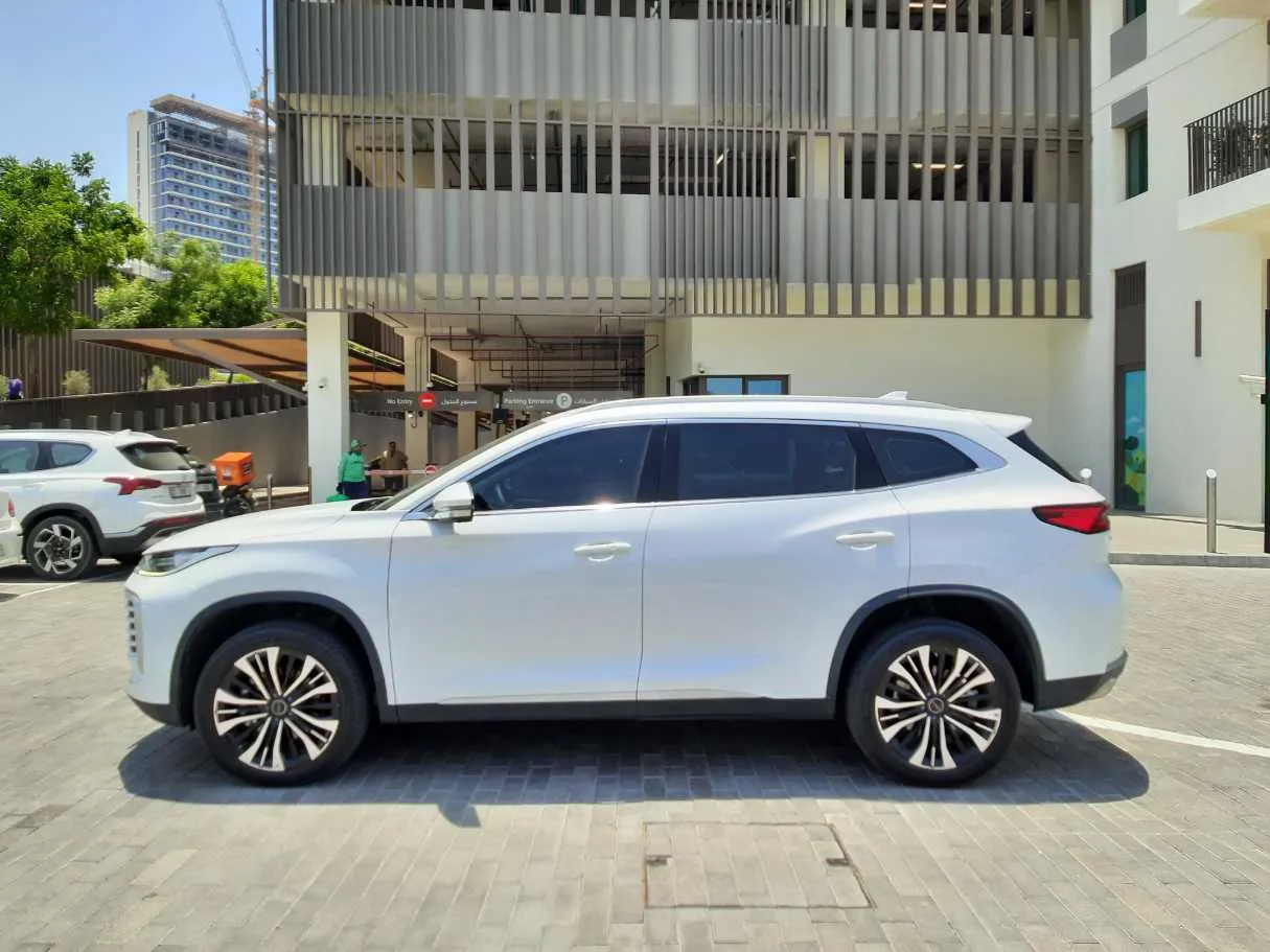 Car image 5