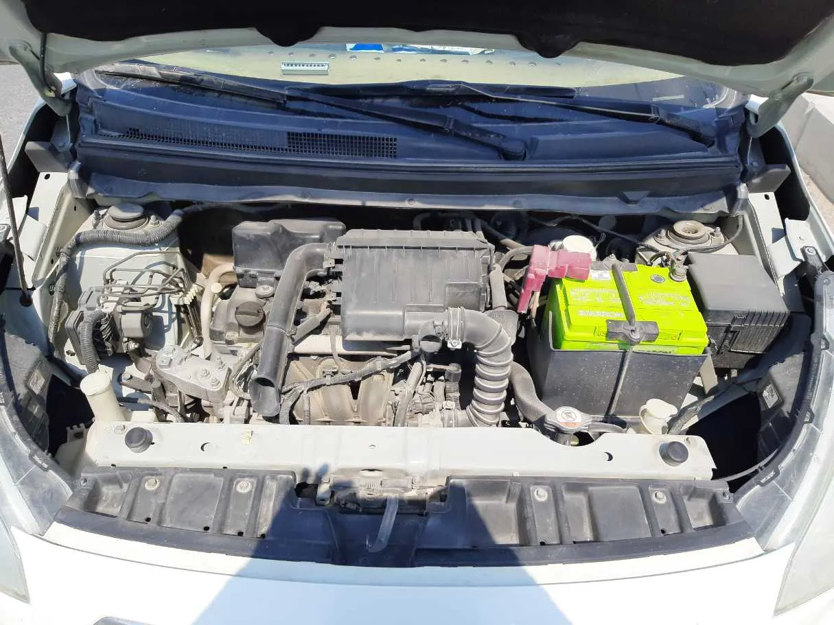 Car image 19