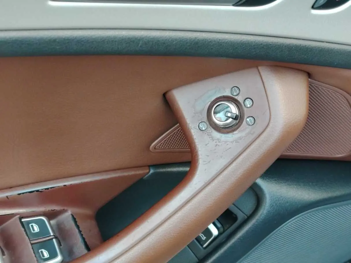 Car image 29