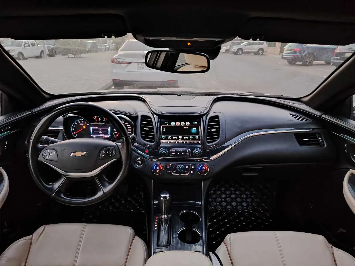 Car image 17