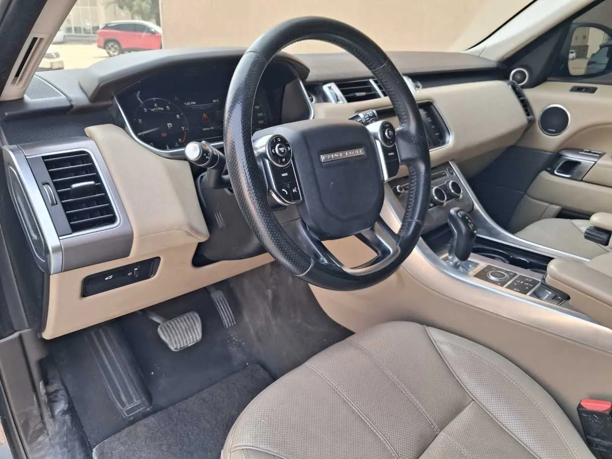 Car image 10