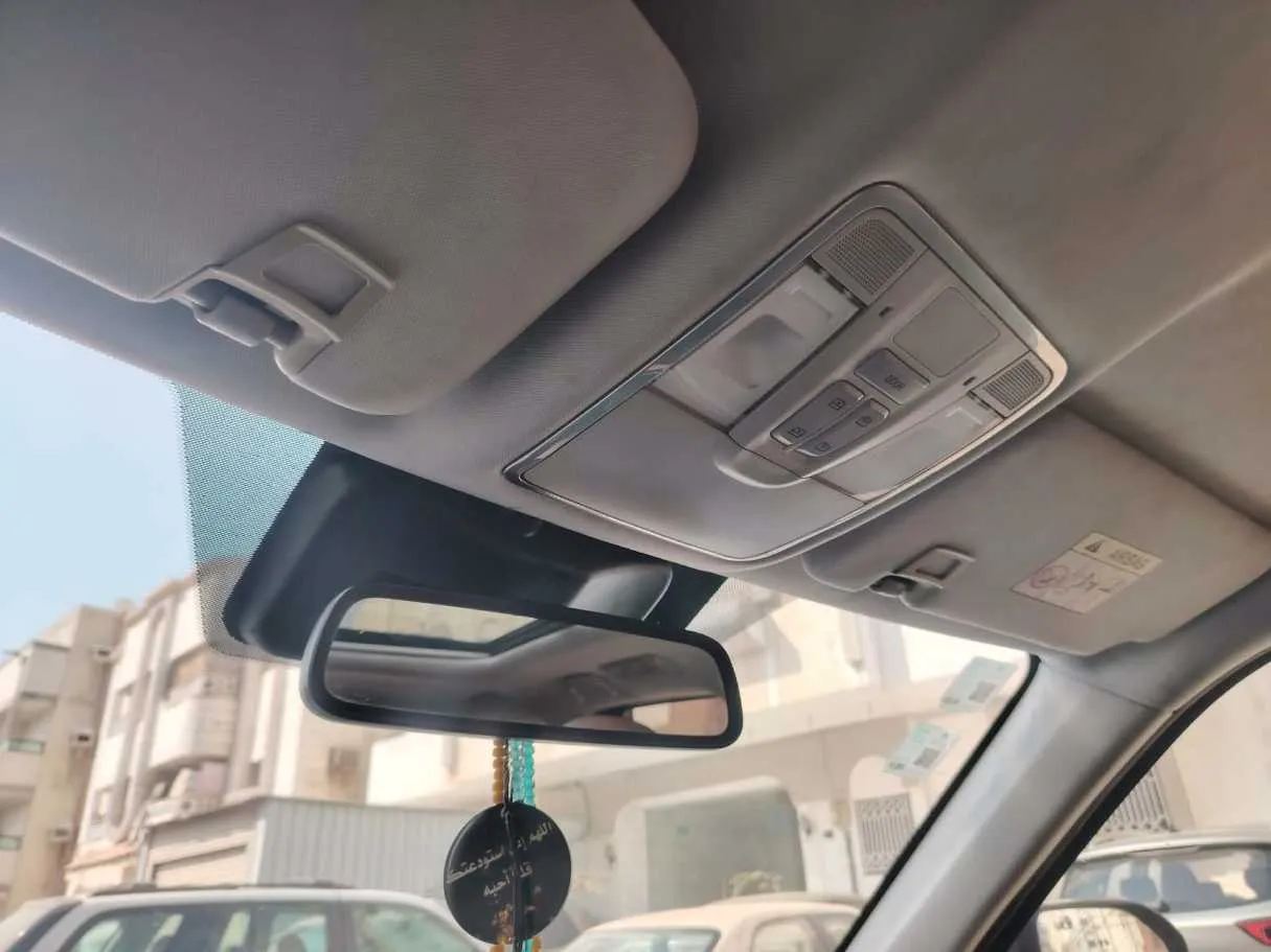 Car image 32