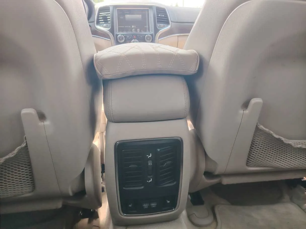 Car image 28