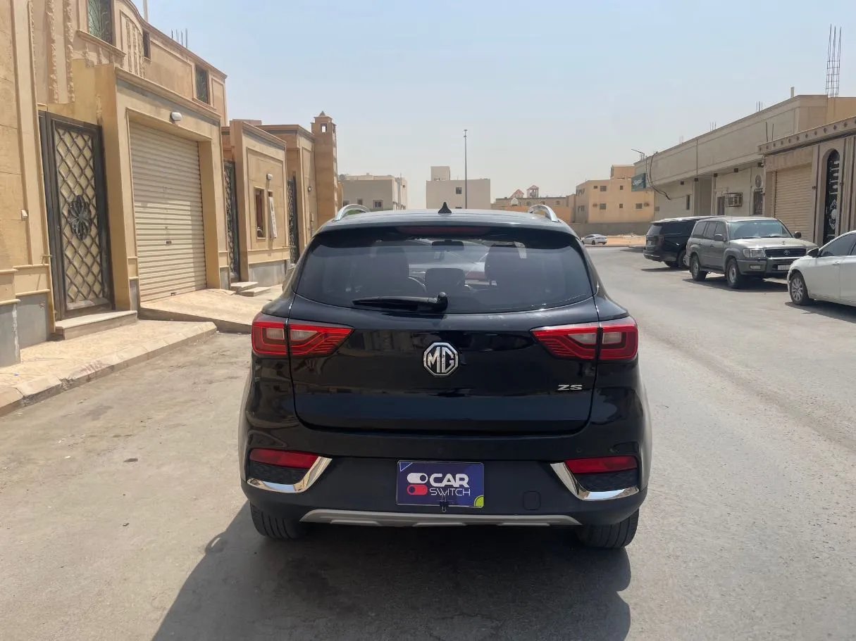 Car image 6