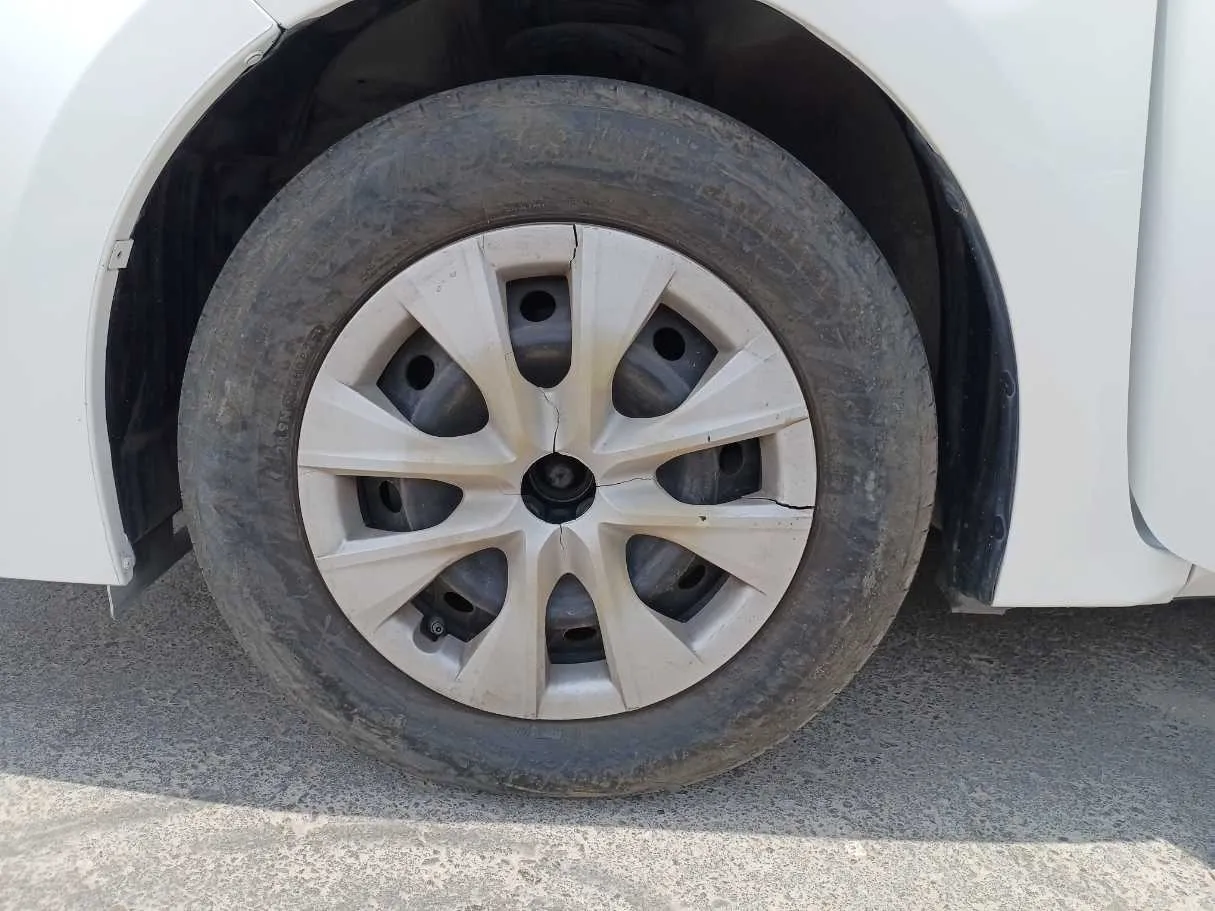Car image 9