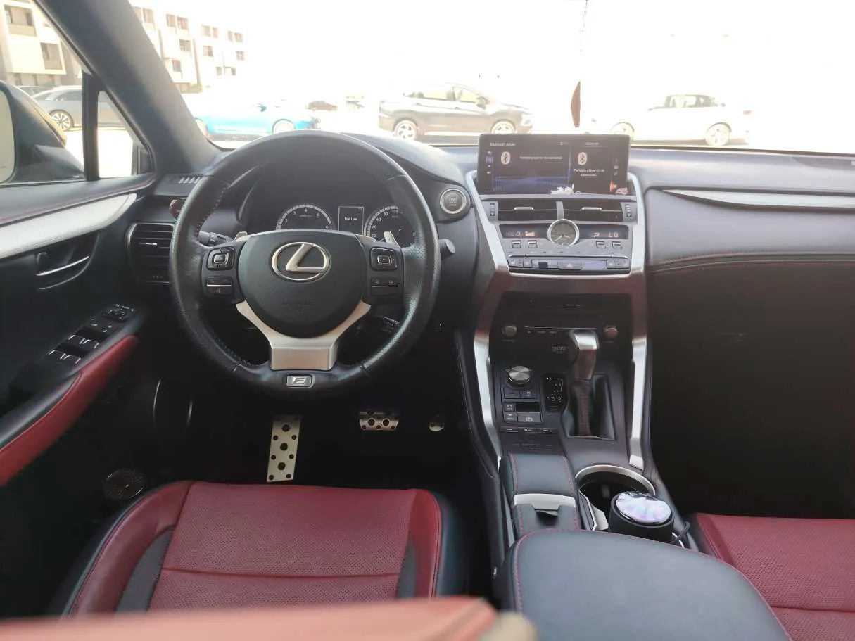 Car image 19