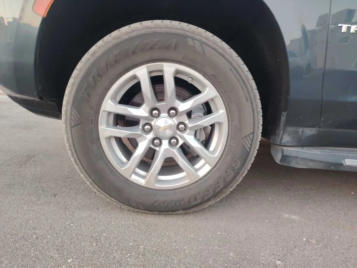 Car image 10