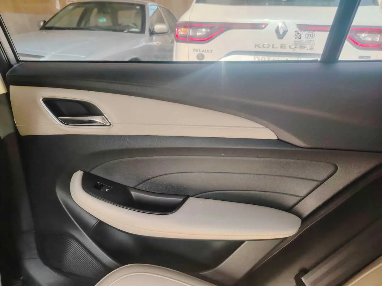 Car image 34