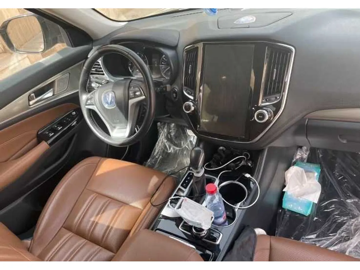 Car image 17