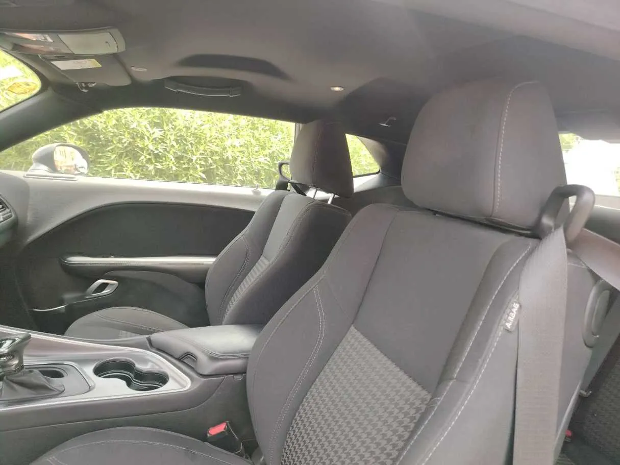 Car image 16