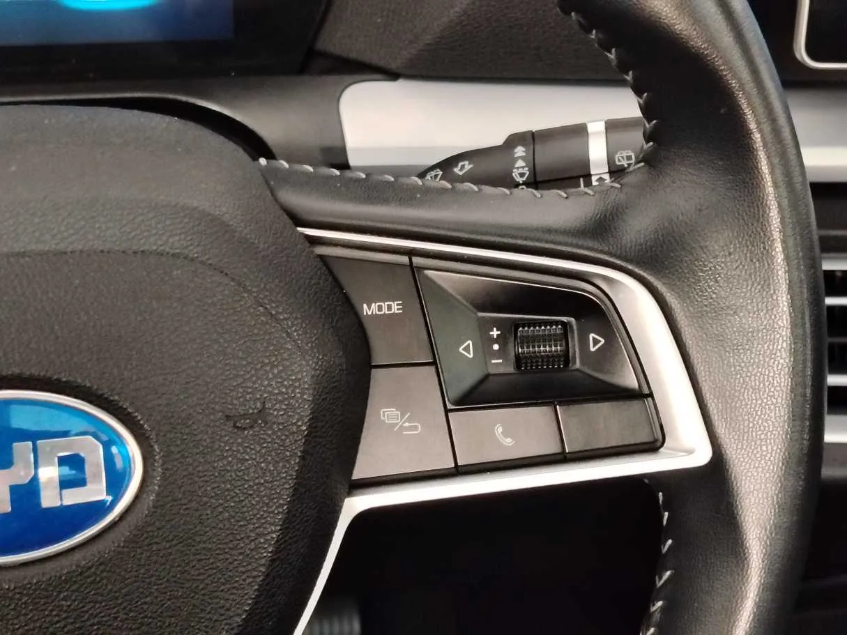 Car image 24