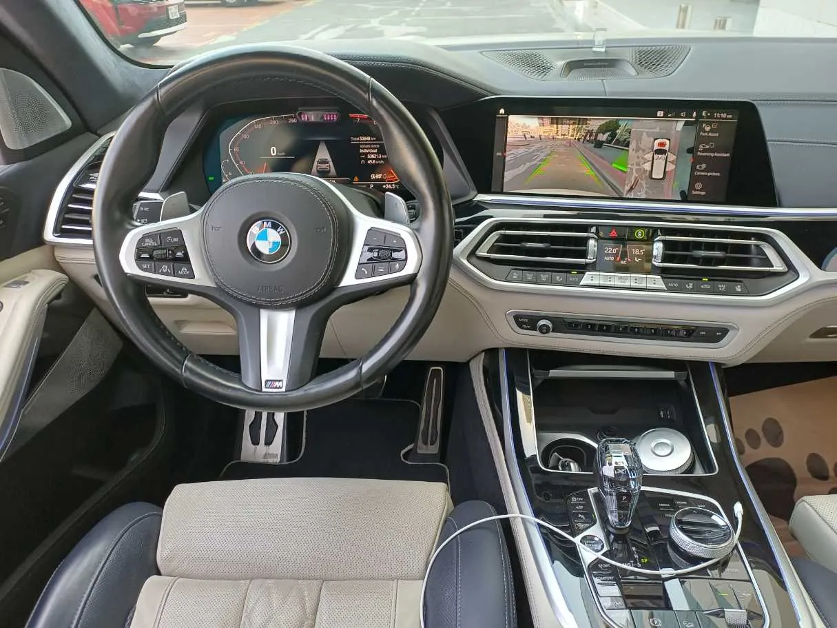 Car image 16