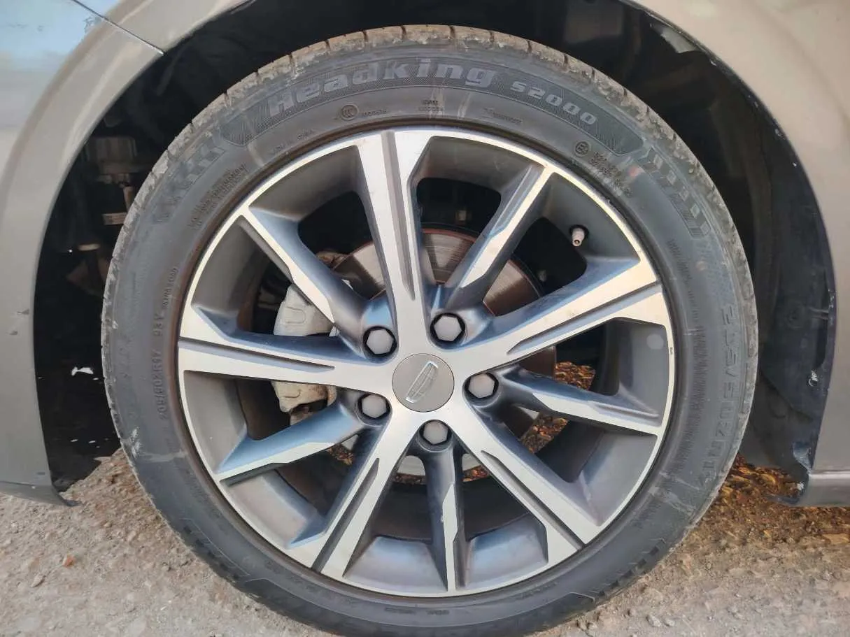 Car image 9