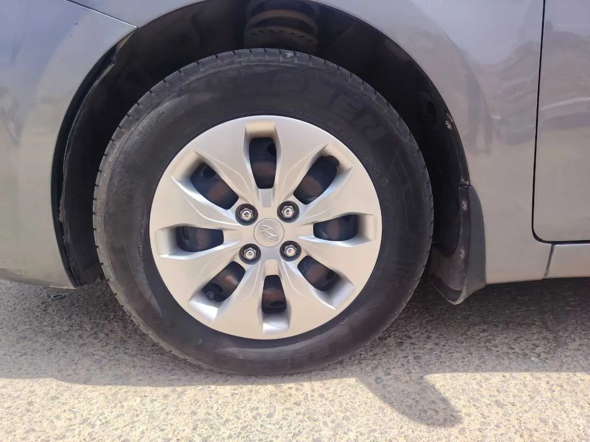 Car image 10