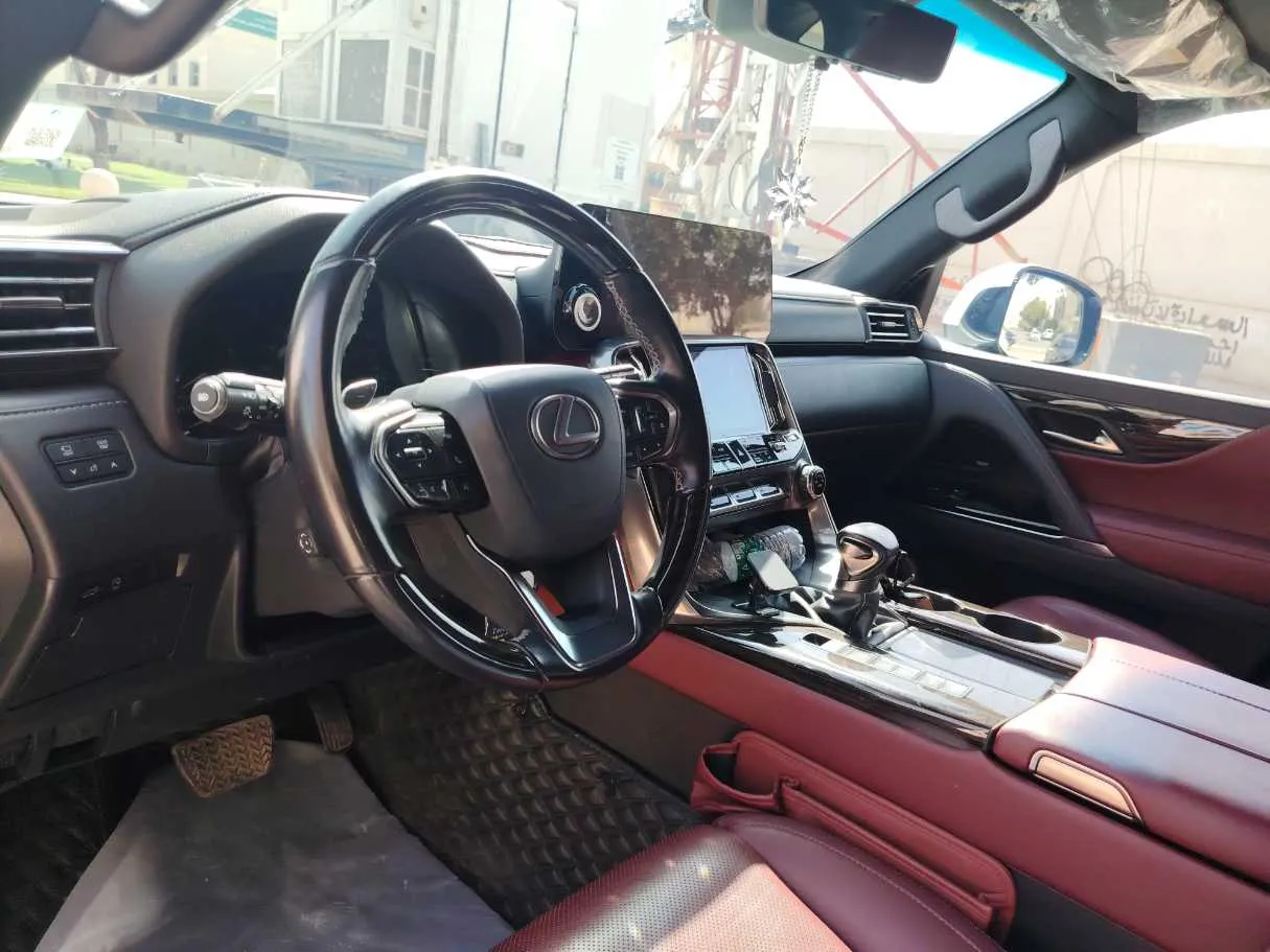 Car image 12