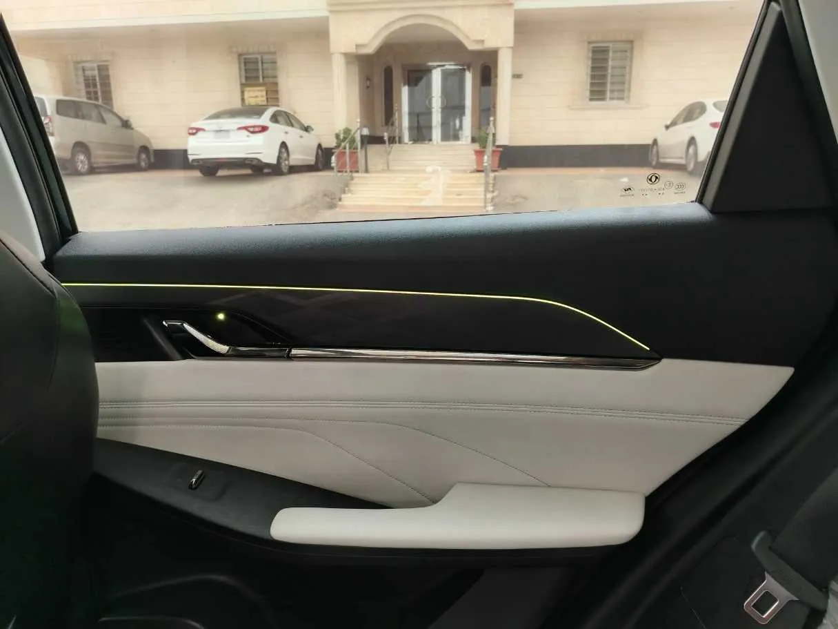 Car image 36