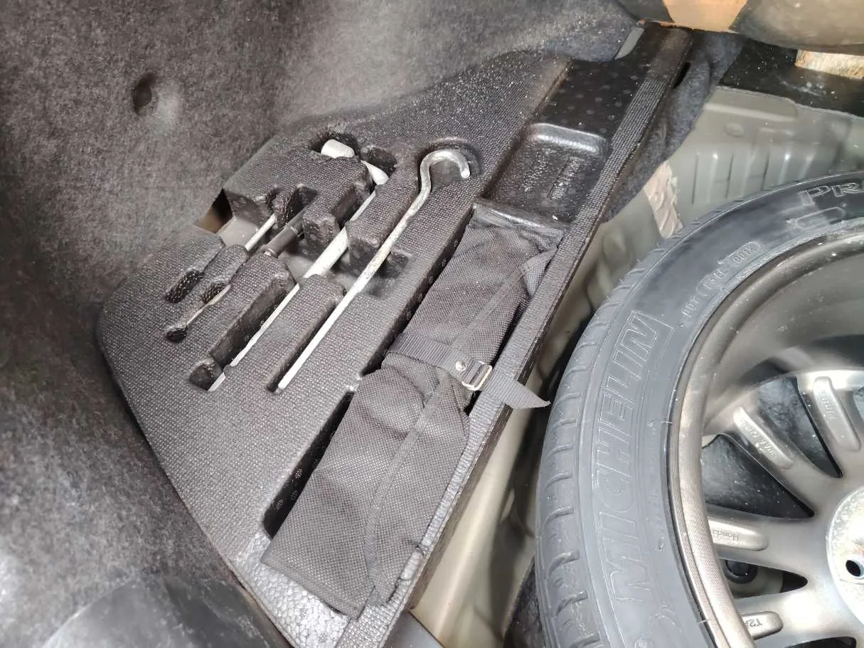 Car image 38