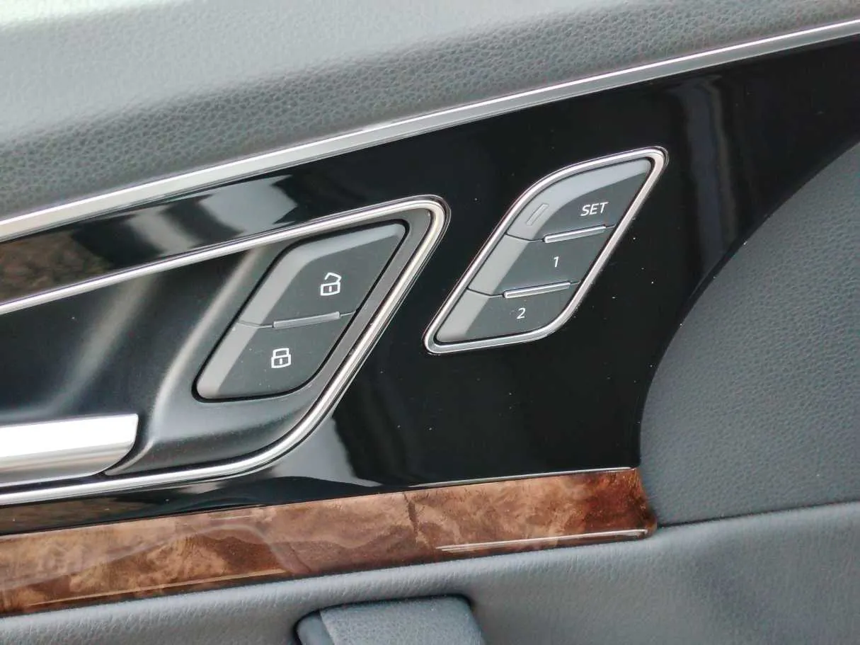 Car image 36