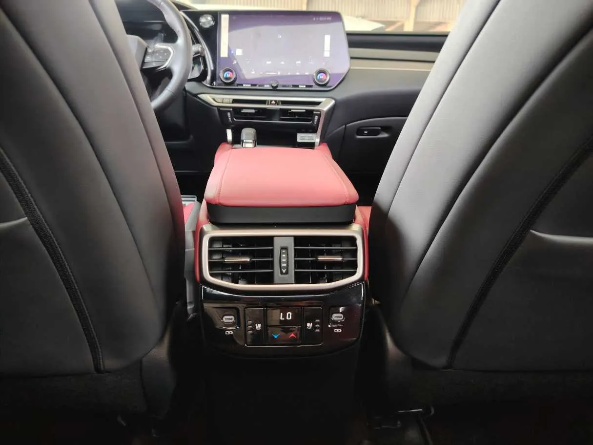 Car image 35