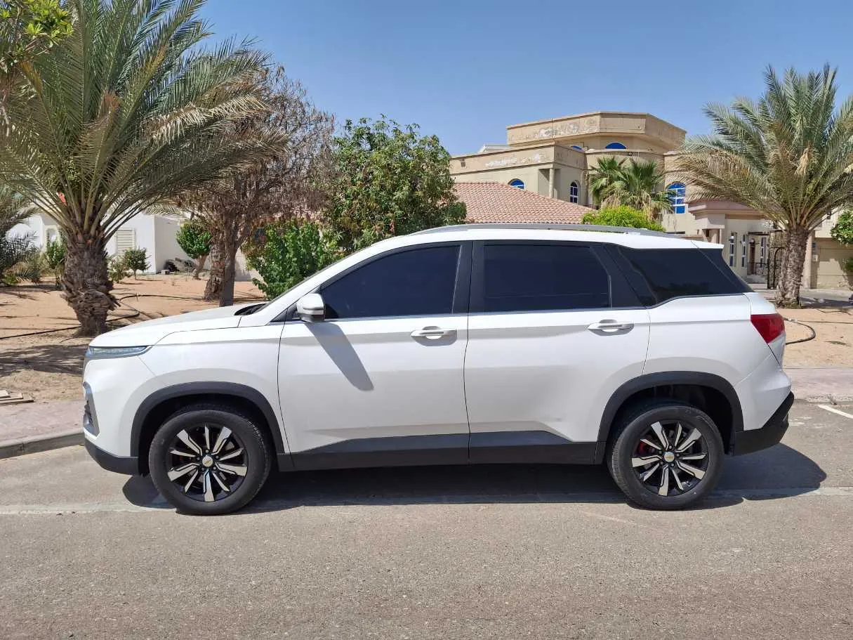 Car image 8