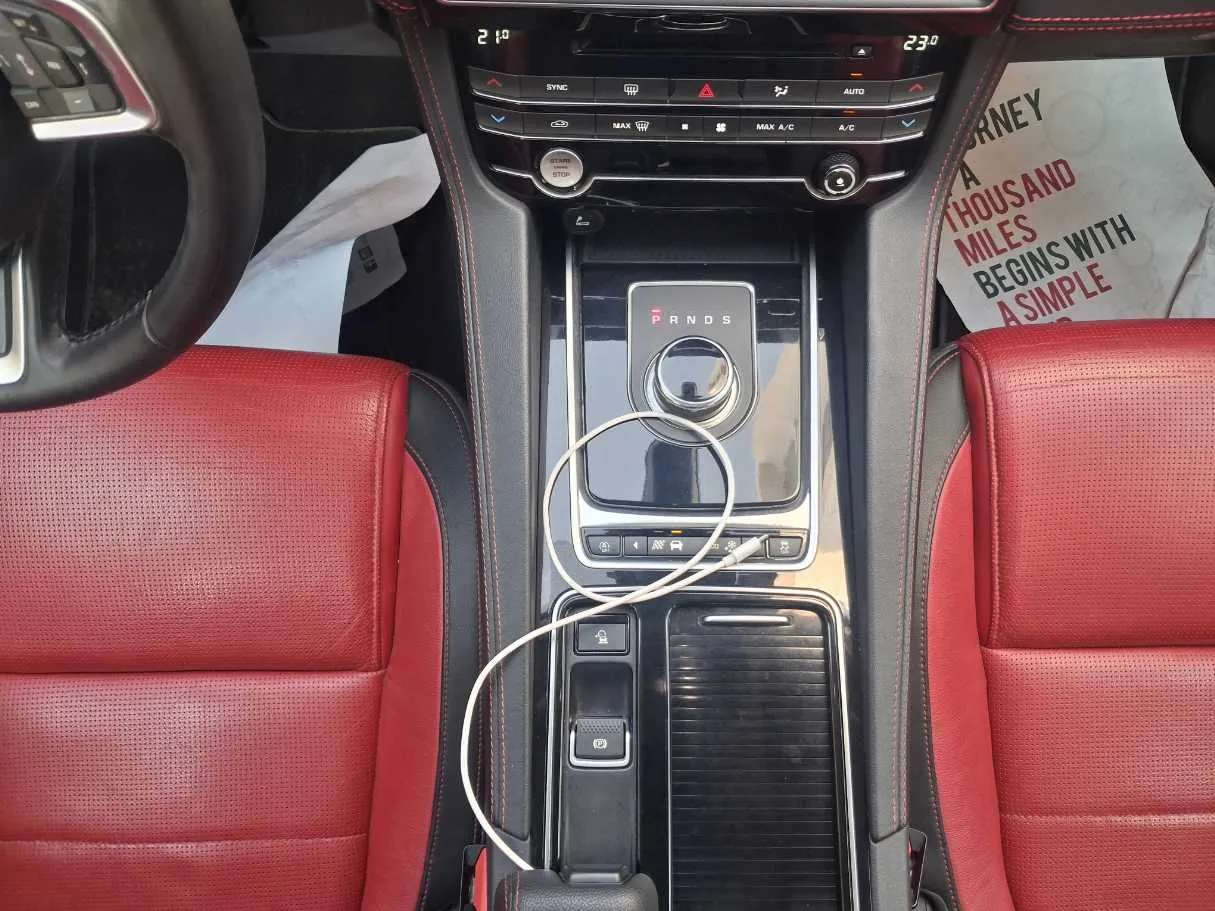 Car image 15